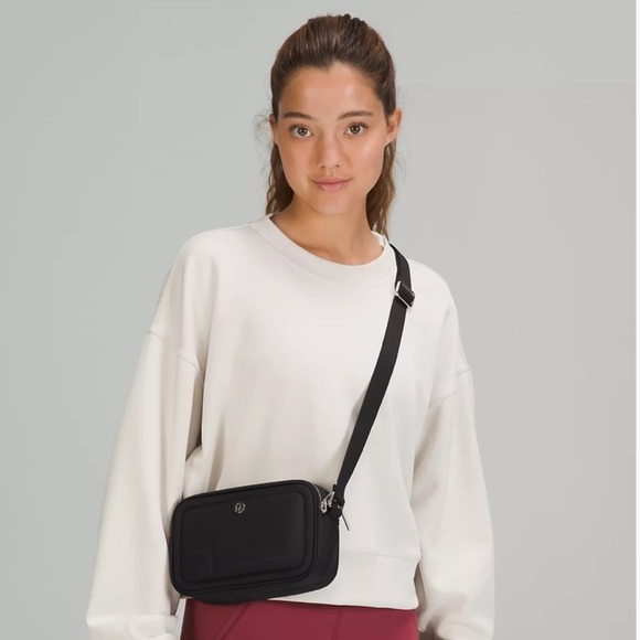 lululemon athletica Handbags - Lululemon purse